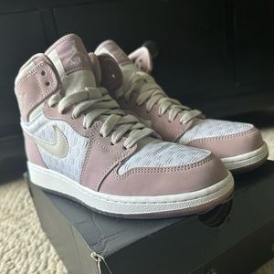 Lightly worn Nike Air Jordan 1 Retro hi premium